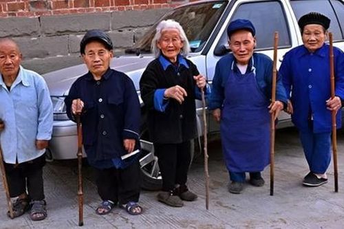 Bí ẩn ngôi làng kỳ lạ chỉ sinh ra người lùn, không ai cao quá 1,2m
