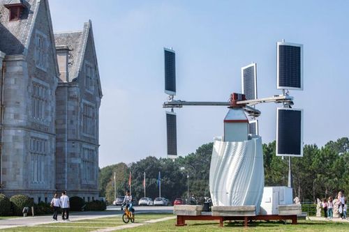 Độc đáo turbine điện gió lai điện mặt trời, tạo ra điện bất kể ngày đêm