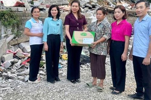 Hội LHPN Cao Bằng thăm, tặng quà học sinh và gia đình hội viên bị ảnh hưởng bởi thiên tai