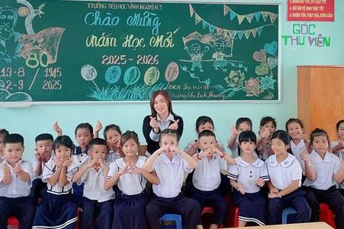 Chắp cánh ước mơ, gieo tri thức giữa trùng khơi biển đảo
