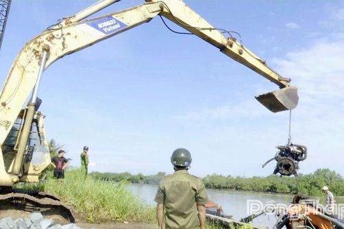 Xã Tân Thới vận động người dân tự tháo dỡ thiết bị bơm hút cát