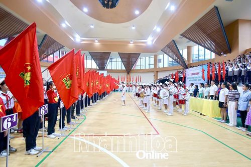 Trường THCS Âu Cơ: Hơn 600 vận động viên tham gia Hội thao học sinh lần I, năm học 2025-2026