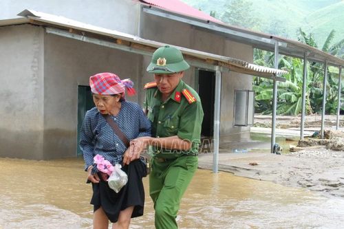 Được di dời kịp thời trước mưa lũ, 452 người dân Lào Cai thoát khỏi hiểm nguy sinh tử