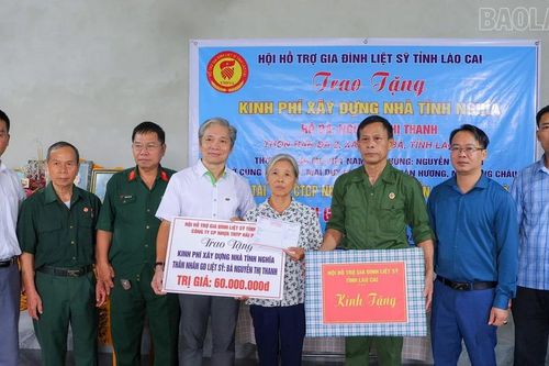 Trao hỗ trợ xây dựng nhà tình nghĩa cho gia đình thân nhân liệt sỹ