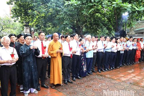 Dâng hương tưởng niệm các vị Vua Trần và 725 năm ngày mất Quốc công Tiết chế Hưng Đạo Đại vương Trần Quốc Tuấn