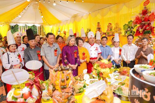 Nghi lễ dâng cỗ Đức Vua, Đức Thánh Trần