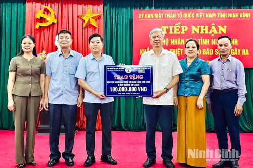 Ủy ban MTTQ Việt Nam tỉnh tiếp nhận ủng hộ, hỗ trợ người dân Ninh Bình khắc phục thiệt hại do bão số 10
