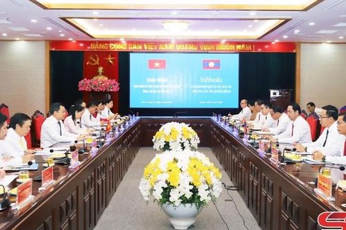 Đoàn đại biểu tỉnh U Đôm Xay, nước CHDCND Lào thăm và làm việc tại tỉnh Sơn La