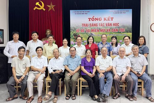 Khoảng sáng lúc hoàng hôn