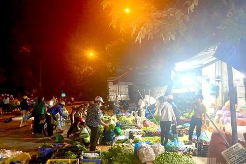 Nhịp sống phiên chợ lúc rạng sáng ở phường Hà Giang 2