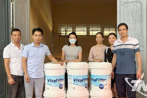 Tiếp nhận hỗ trợ hơn 7 tấn Cloramin B khử khuẩn sau lũ lụt