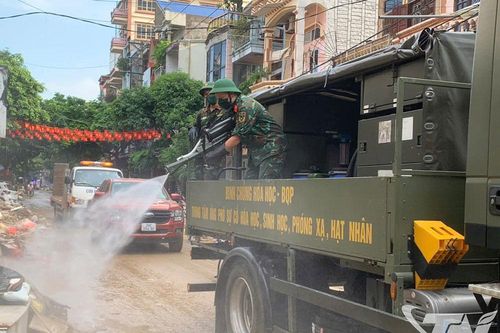 Lực lượng Quân đội tiến hành phun khử khuẩn diện rộng tại Thái Nguyên