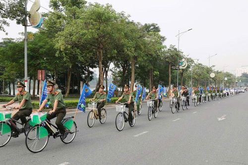 Công an Phú Thọ phát động hưởng ứng chiến dịch 'làm cho thế giới sạch hơn' năm 2025