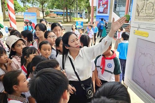 Đắk Lắk: Triển lãm 'Hoàng Sa, Trường Sa của Việt Nam' góp phần bồi đắp ý thức bảo vệ chủ quyền biển đảo