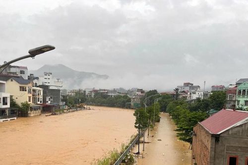 Cách làm sạch nguồn nước cho người dân vùng ngập lụt