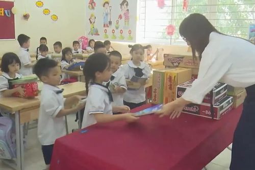Học sinh Hà Nội gửi yêu thương tới đồng bào vùng lũ