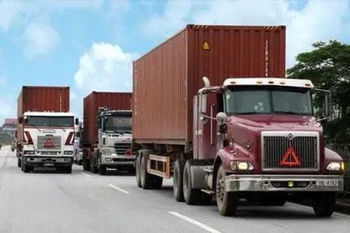 Thiếu lái xe hạng FC, doanh nghiệp lo ùn tắc hàng hóa