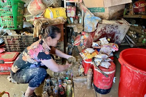Các tiểu thương gồng mình khắc phục thiệt hại sau bão lũ