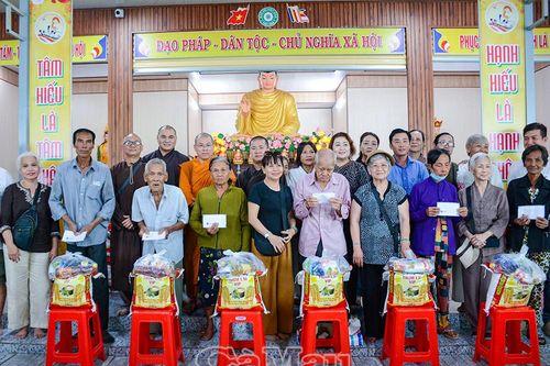 Chùa Phật Cổ Thiền Lâm trao hơn 230 phần quà đến hộ nghèo