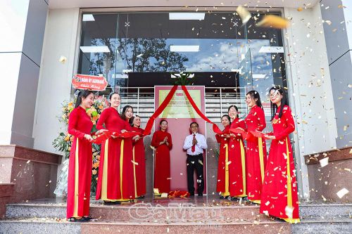 Agribank gắn biển công trình - Sản phẩm tiêu biểu chào mừng Đại hội Đảng
