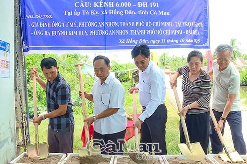 Gần 500 triệu đồng xây dựng cầu kênh 6.000 chào mừng Đại hội Đảng
