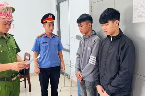 Khởi tố 'đôi bạn cùng lùi' 7 lần bán 'trót lọt' 12 điếu thuốc DOMINIX có chứa chất ma túy trong 1 tháng