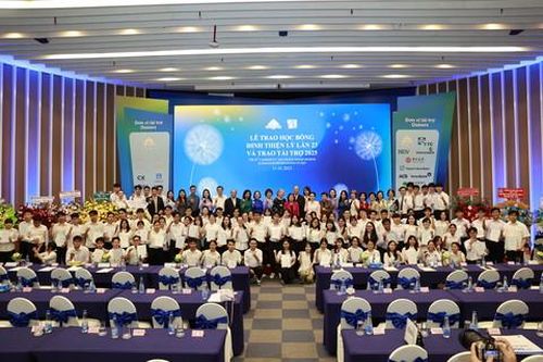 Công ty Phú Mỹ Hưng và Quỹ Đinh Thiện Lý trao học bổng gần 8,8 tỷ đồng