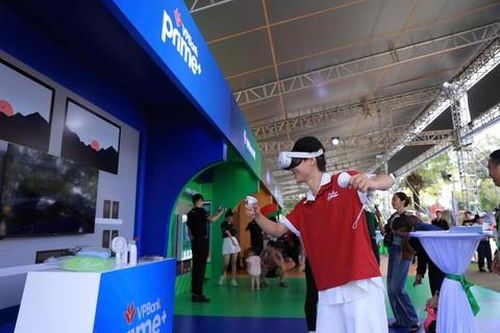 Trải nghiệm đa màu sắc tại phố thịnh vượng VPBank giữa lễ hội Đất Sen Hồng