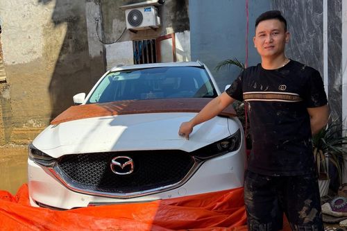 Chi 800 nghìn đồng bọc bạt ô tô tránh lũ, chủ xe Thái Nguyên bảo toàn 'xế cưng'