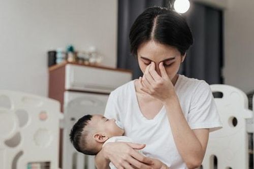 Bác sĩ tại nhà: Mất ngủ triền miên có phải là dấu hiệu trầm cảm sau sinh?