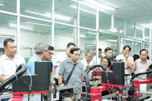 Robot thông minh - bước đột phá chuyển đổi số tại Rạng Đông