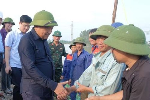 Chủ tịch UBND thành phố Hà Nội Trần Sỹ Thanh: Bảo đảm điều kiện sinh hoạt thiết yếu cho nhân dân vùng ngập các xã Đa Phúc, Trung Giã