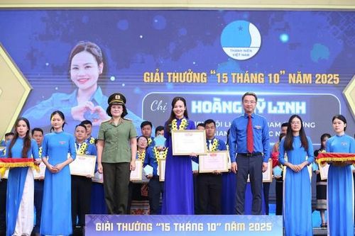 Thắp sáng ngọn lửa yêu nước trong tim người trẻ