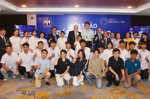 18 học sinh Thái Nguyên vượt lũ đến Hà Nội làm trắc nghiệm IQ Mensa được tổ chức lần đầu tiên tại Việt Nam