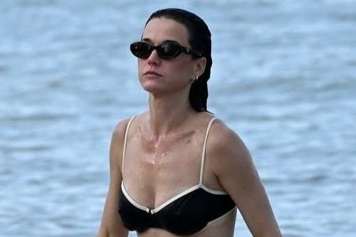 Katy Perry tình tứ với cựu Thủ tướng Canada trên du thuyền riêng