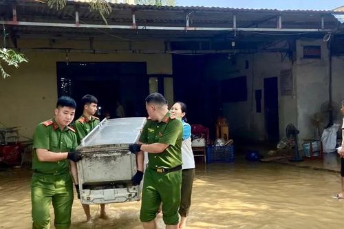Xã Trung Giã: 800 người tham gia tổng vệ sinh môi trường sau lũ lụt