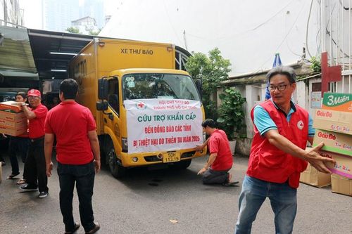 TP.HCM gửi hơn 23 tấn hàng cứu trợ khẩn cấp đến Thái Nguyên, Bắc Ninh