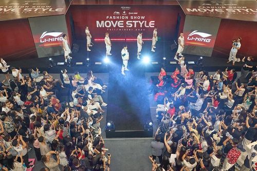 Trình diễn bộ sưu tập thời trang thể thao Thu Đông với chủ đề 'Move in style'
