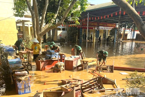 Tạm gác việc đơn vị, tập trung giúp dân