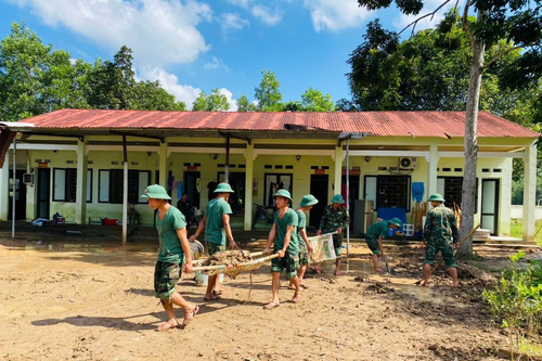Khẩn trương giúp các địa phương khắc phục hậu quả và phòng, chống dịch sau lũ