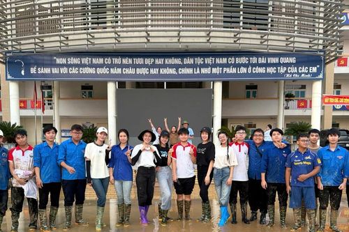 Các 'nàng Hậu', dàn Nam vương quyên góp hơn 300 triệu và đến Thái Nguyên cùng bà con khắc phục hậu quả sau bão số 11