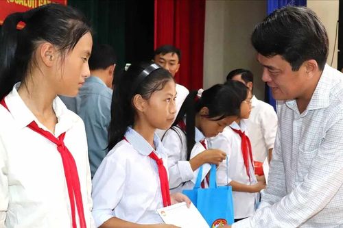 Không để trống mặt trận niềm tin
