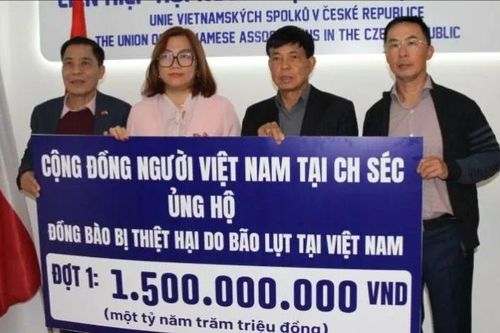 Ấm áp từ những tấm lòng người Việt xa quê