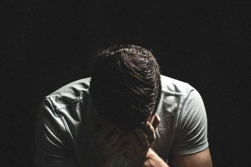 Nỗi cô đơn thầm lặng của đàn ông