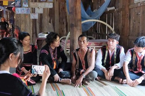 Giữ hồn Jrai qua những trang truyện cổ