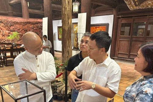 Trầm hương và sơn mài cùng kể chuyện bản sắc Việt qua triển lãm 'Sắc Tâm'