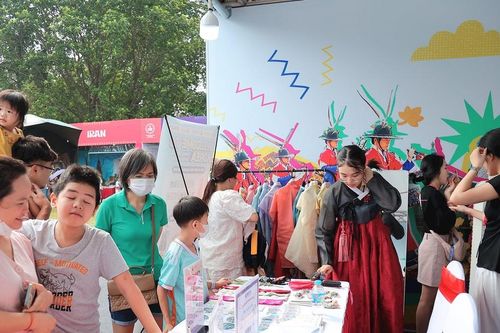 Gian trưng bày Hàn Quốc 'hút khách' tại Lễ hội Văn hóa Thế giới 2025