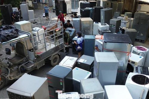 Tình người Thái Nguyên giữa mùa lũ: Sửa miễn phí thiết bị điện ngập nước cho hàng trăm hộ dân