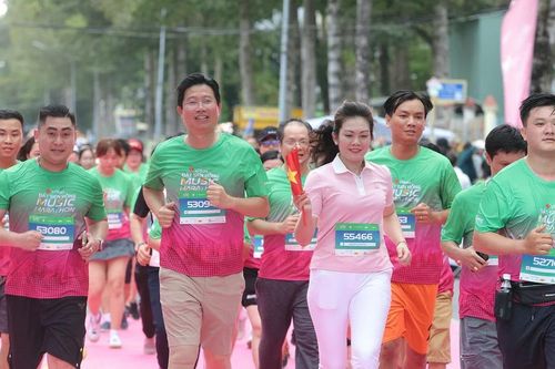 Hơn 12.000 người thử sức tại giải Marathon Đất Sen Hồng