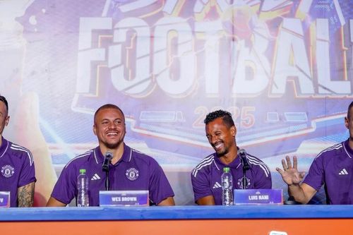 Người hâm mộ ấn tượng với nụ cười Dimitar Berbatov, Nemanja Vidic, Luis Nani và Wes Brown